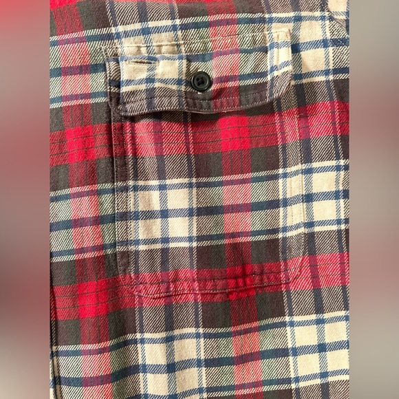 🎁 American Living Red and Cream Soft Durable Plaid Button Down Flannel Shirt - Picture 4 of 8